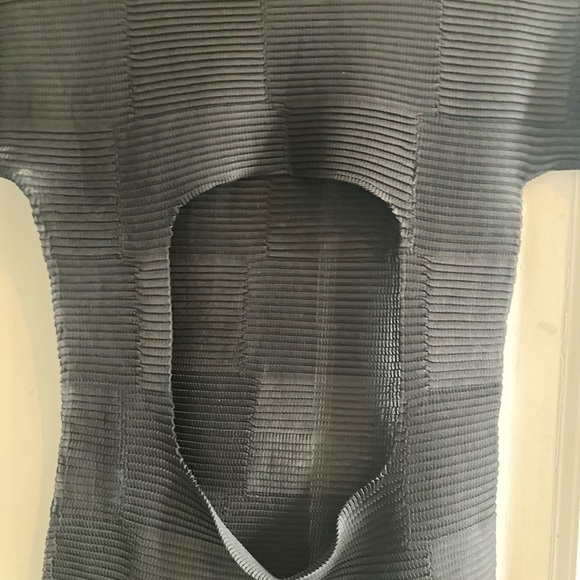 Issey Miyake Black Checkered Pleats Top, size 2 (Small equivalent) - Picture 6 of 9